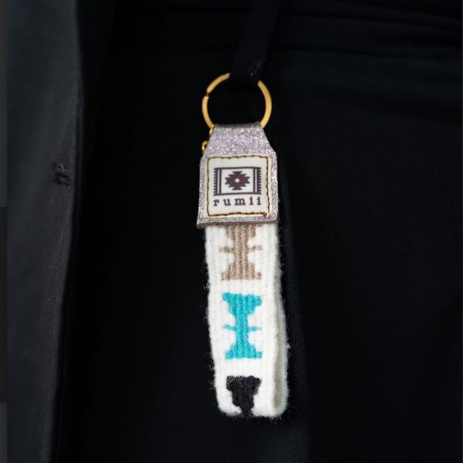 Kelebek motifi — el dokuması kilim