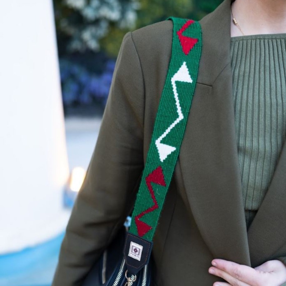 Çengel Motifli El Dokuması Kilim Askı – Yeşil Zemin